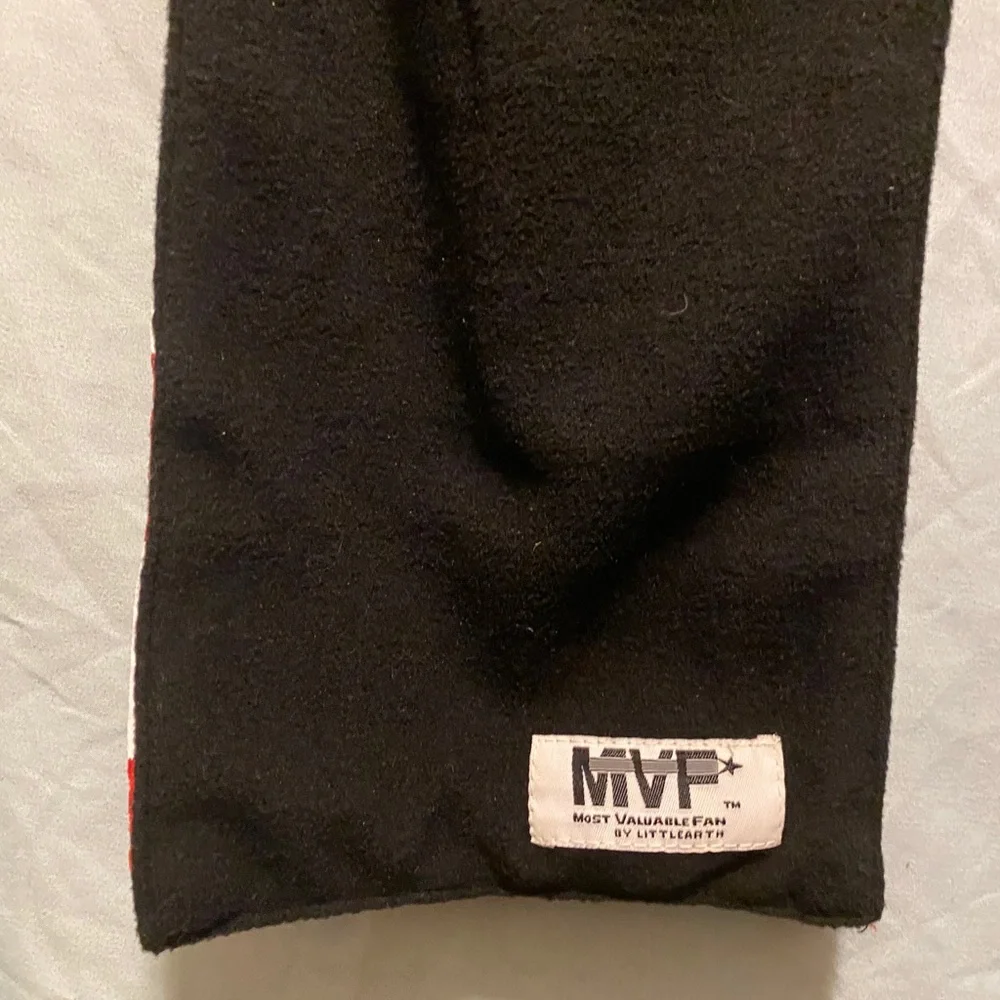 EUC Nebraska Huskers-scarf with pocket
